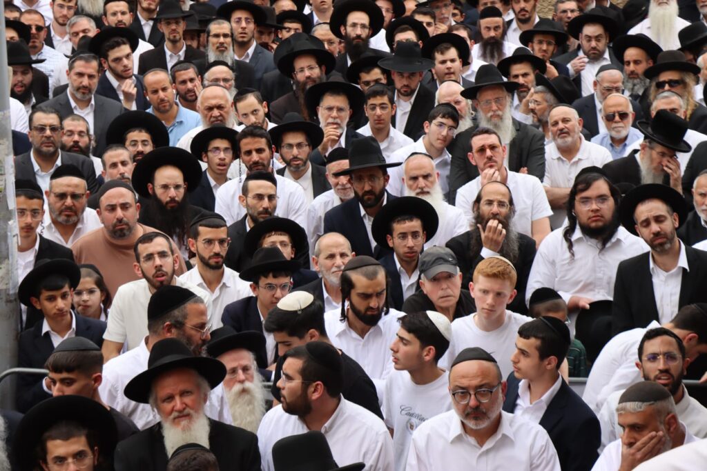 בני ברק: רבנים ואישי ציבור ליוו למנוחות את מזכה הרבים