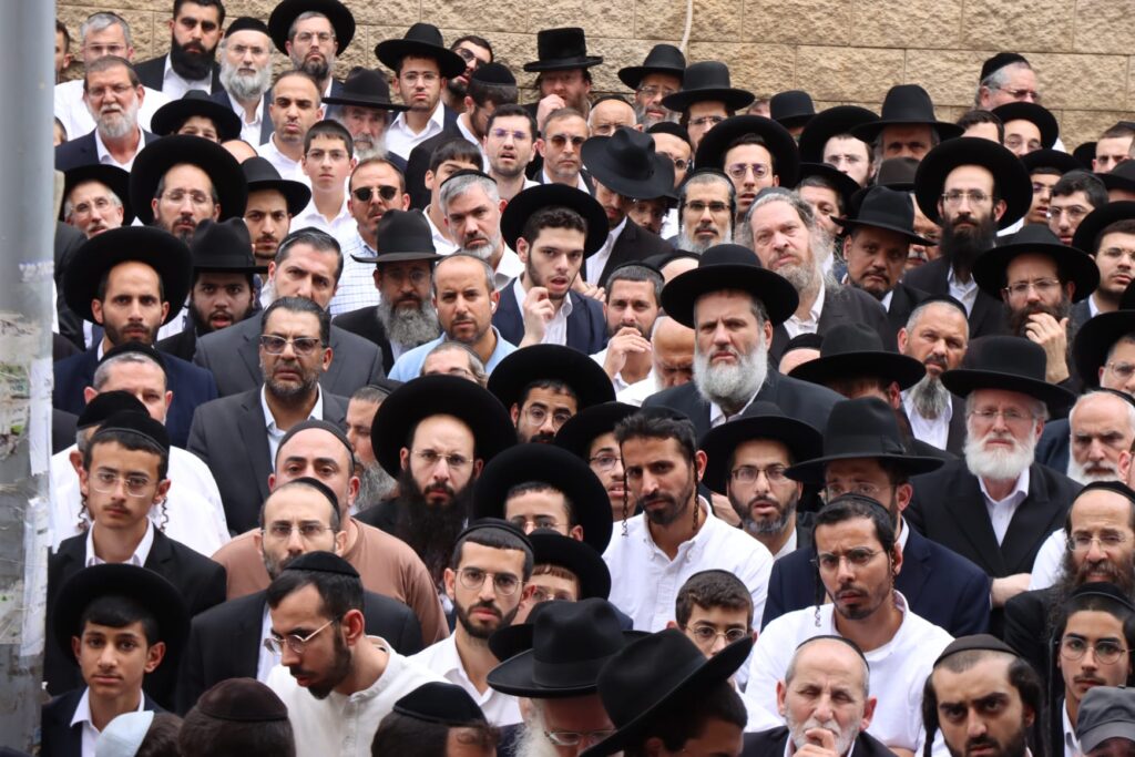 בני ברק: רבנים ואישי ציבור ליוו למנוחות את מזכה הרבים