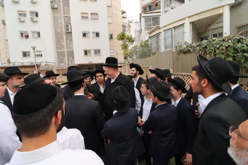 בני ברק: רבנים ואישי ציבור ליוו למנוחות את מזכה הרבים