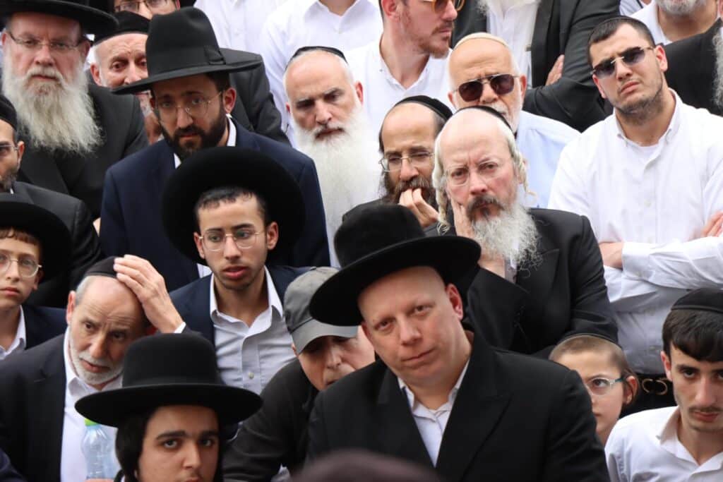 בני ברק: רבנים ואישי ציבור ליוו למנוחות את מזכה הרבים