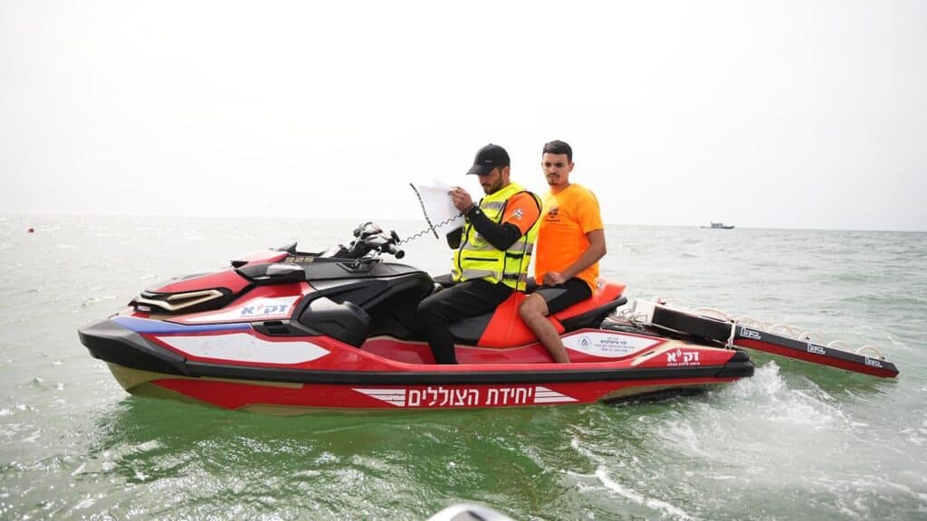 תנאי הים השתנו: הסריקות אחר הנעדר בחוף צאנז הורחבו תנאי הים השתנו: הסריקות אחר הנעדר בחוף צאנז הורחבו