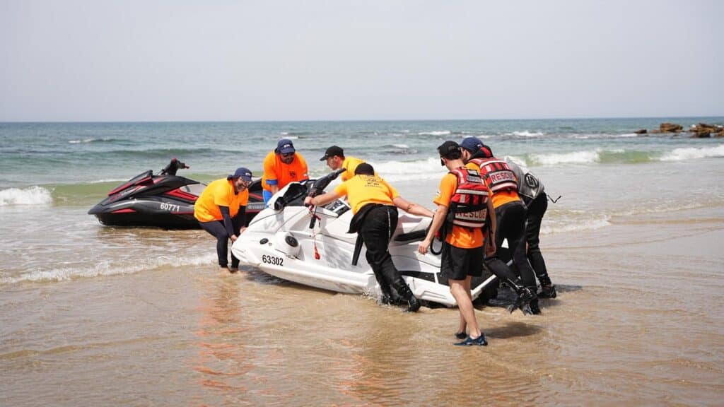 תנאי הים השתנו: הסריקות אחר הנעדר בחוף צאנז הורחבו תנאי הים השתנו: הסריקות אחר הנעדר בחוף צאנז הורחבו