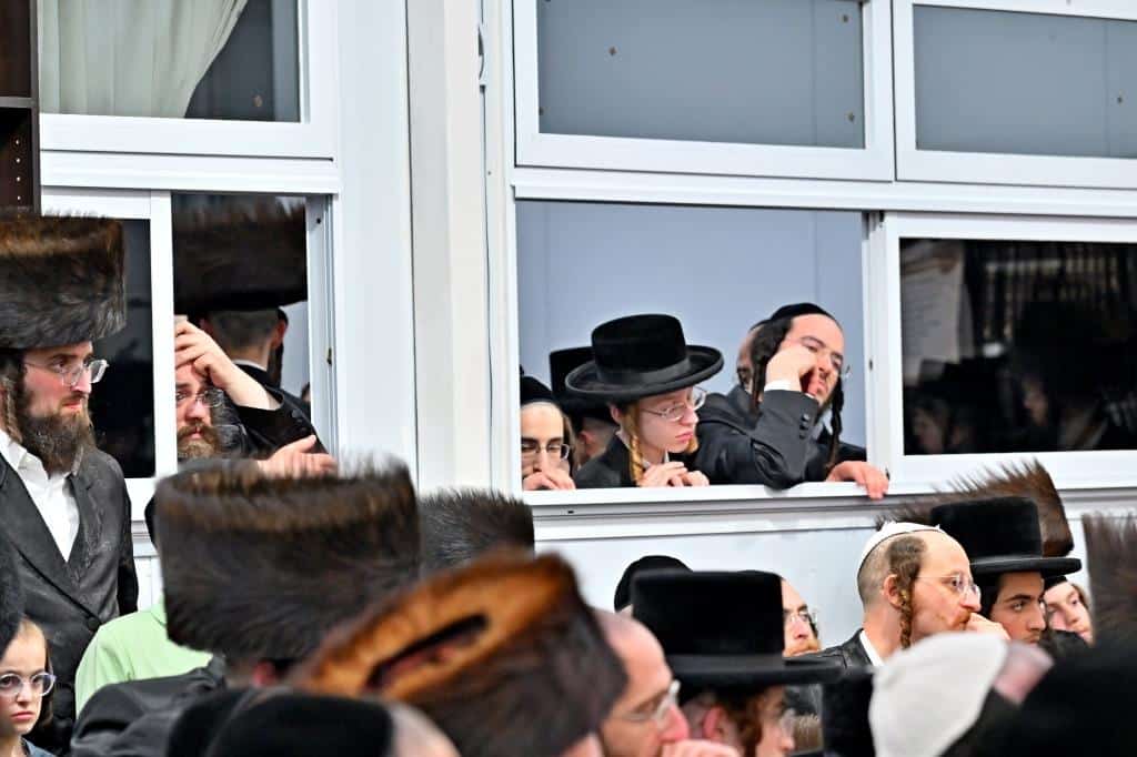 גלריה: רבה של בני ברק בשיעור בהיכל בית מדרש ספינקא