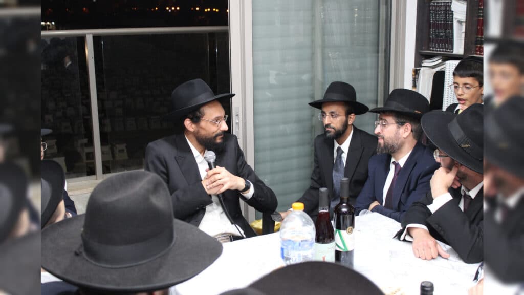 גלריה: שמחת החג במעונו של הגר"י משדי אב"ד 'מדרש הוראה'