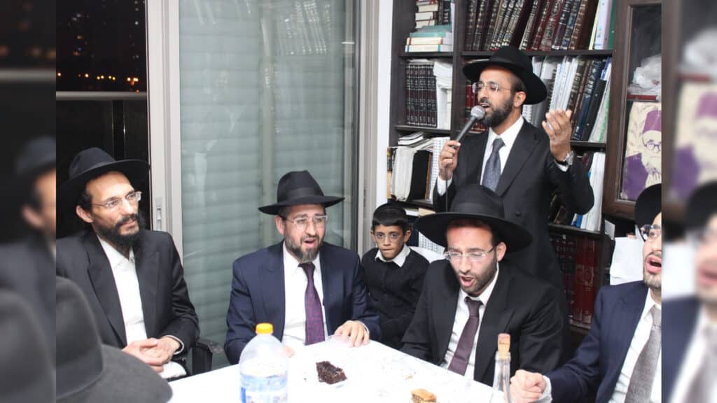 גלריה: שמחת החג במעונו של הגר"י משדי אב"ד 'מדרש הוראה'