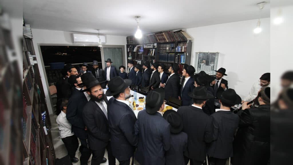 גלריה: שמחת החג במעונו של הגר"י משדי אב"ד 'מדרש הוראה'