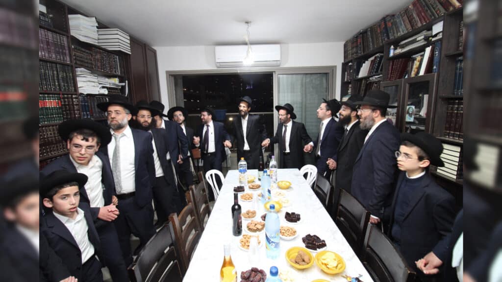גלריה: שמחת החג במעונו של הגר"י משדי אב"ד 'מדרש הוראה'