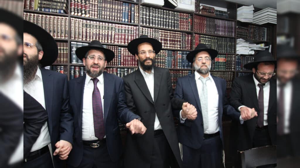 גלריה: שמחת החג במעונו של הגר"י משדי אב"ד 'מדרש הוראה'