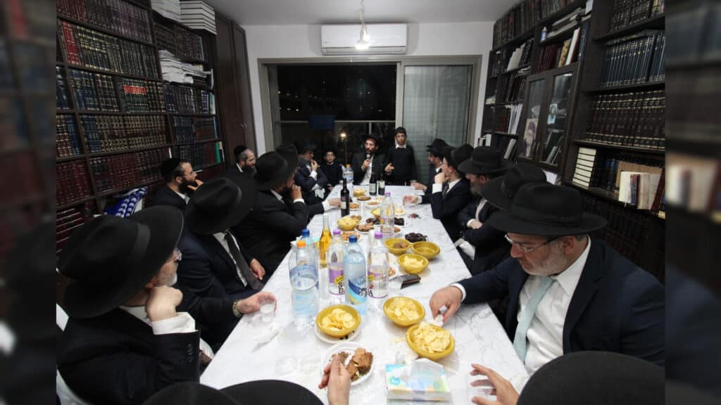 גלריה: שמחת החג במעונו של הגר"י משדי אב"ד 'מדרש הוראה'