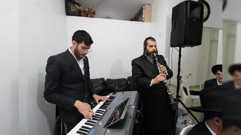 גלריה: שמחת החג במעונו של הגר"י משדי אב"ד 'מדרש הוראה'