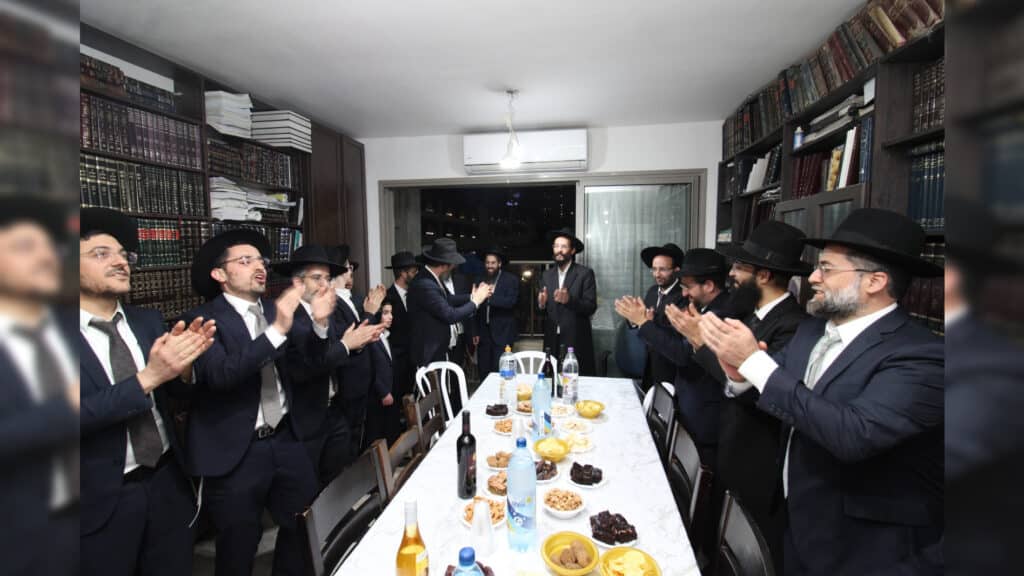 גלריה: שמחת החג במעונו של הגר"י משדי אב"ד 'מדרש הוראה'