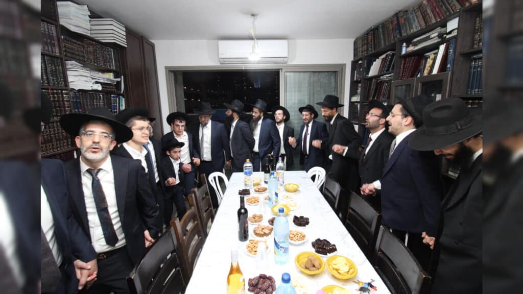 גלריה: שמחת החג במעונו של הגר"י משדי אב"ד 'מדרש הוראה'