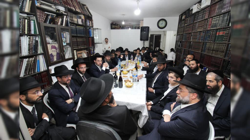 גלריה: שמחת החג במעונו של הגר"י משדי אב"ד 'מדרש הוראה'