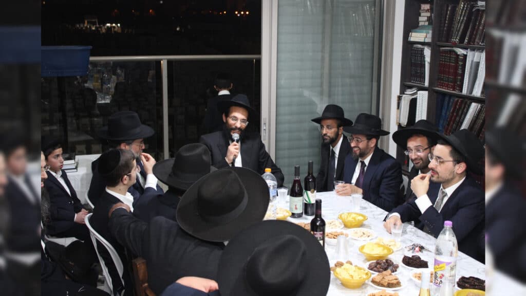 גלריה: שמחת החג במעונו של הגר"י משדי אב"ד 'מדרש הוראה'