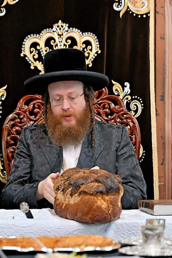 עריכת השולחן הטהור להילולת מרן האמרי יוסף מספינקא זיע"א