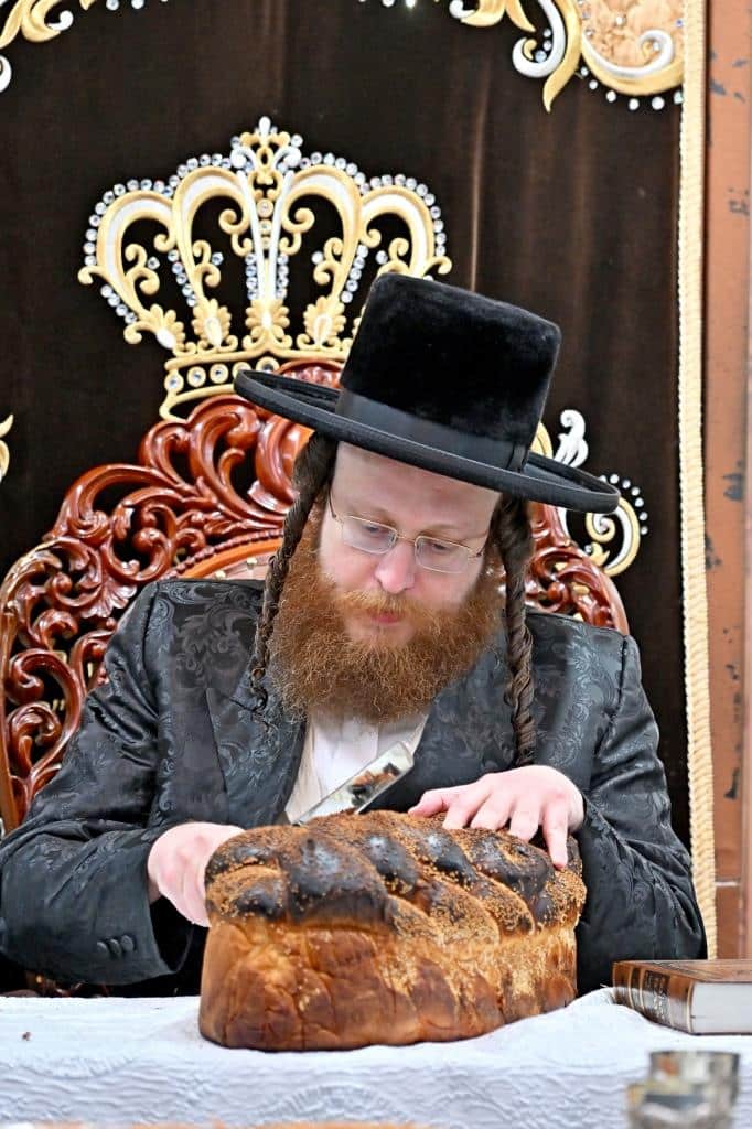 עריכת השולחן הטהור להילולת מרן האמרי יוסף מספינקא זיע"א