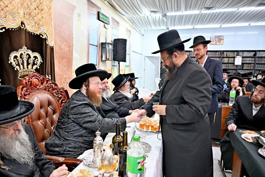 עריכת השולחן הטהור להילולת מרן האמרי יוסף מספינקא זיע"א