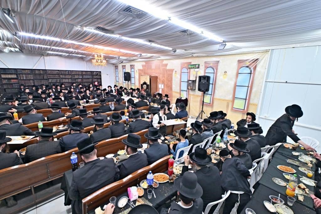 עריכת השולחן הטהור להילולת מרן האמרי יוסף מספינקא זיע"א