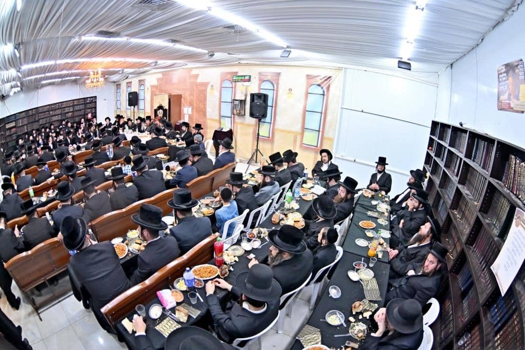 עריכת השולחן הטהור להילולת מרן האמרי יוסף מספינקא זיע"א