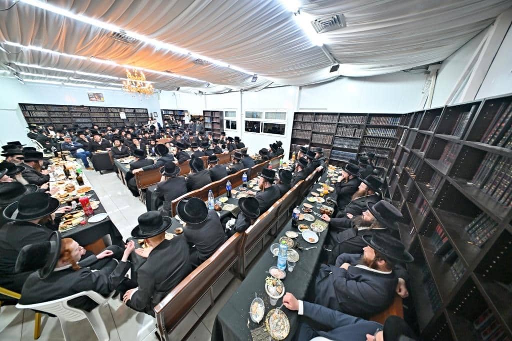 עריכת השולחן הטהור להילולת מרן האמרי יוסף מספינקא זיע"א