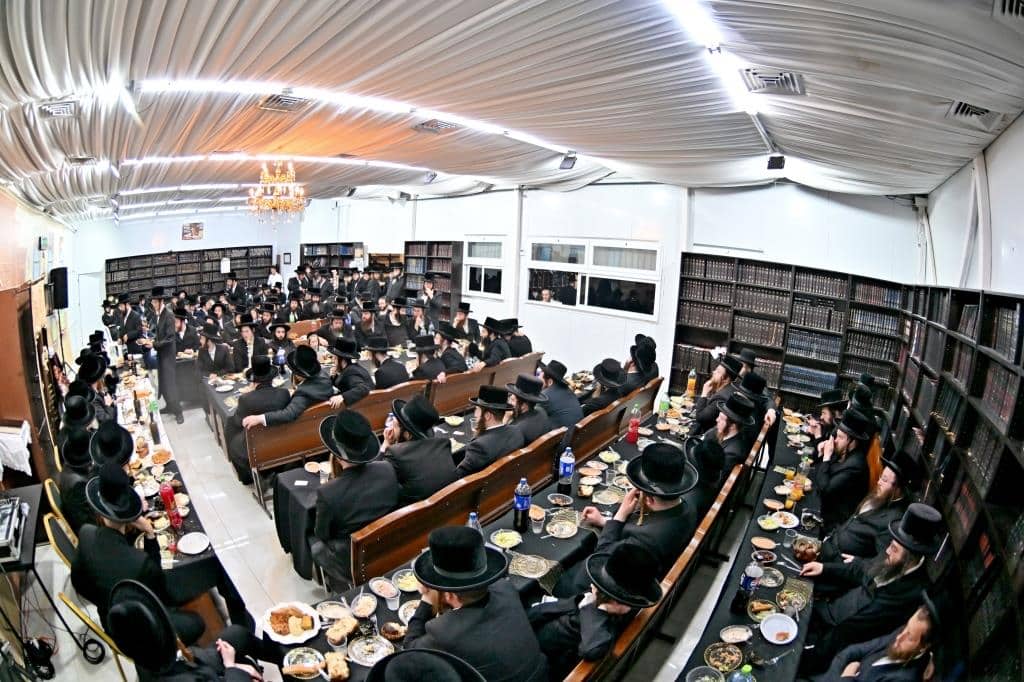 עריכת השולחן הטהור להילולת מרן האמרי יוסף מספינקא זיע"א