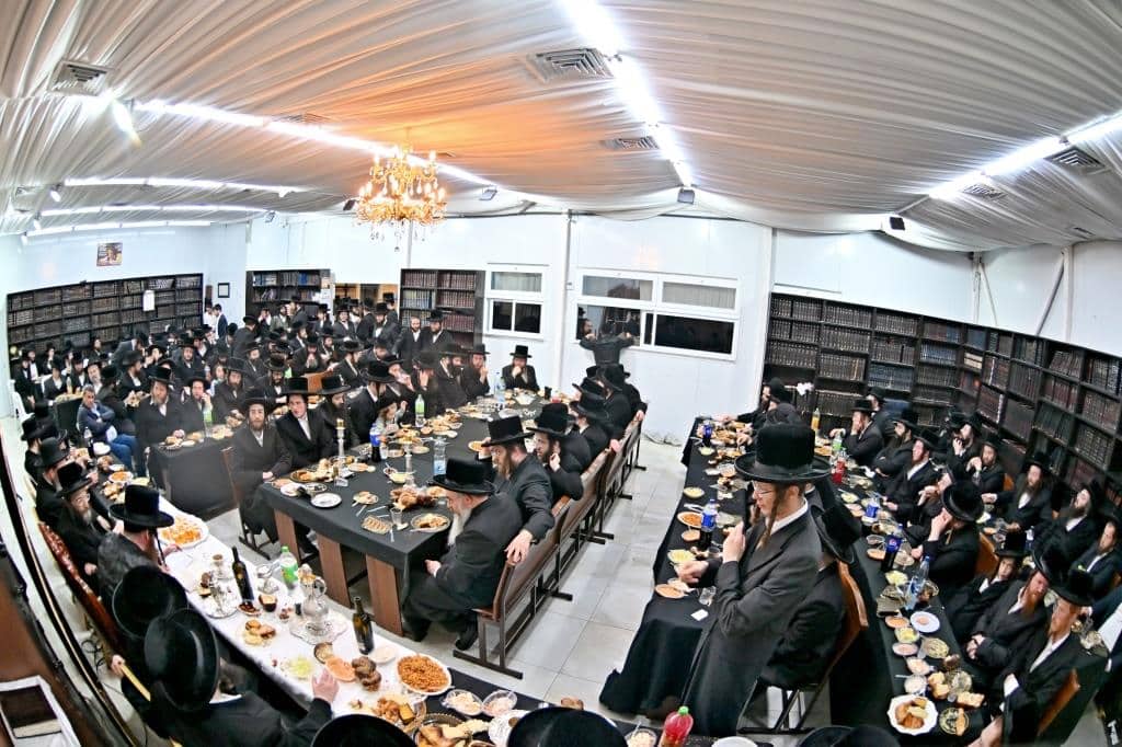 עריכת השולחן הטהור להילולת מרן האמרי יוסף מספינקא זיע"א