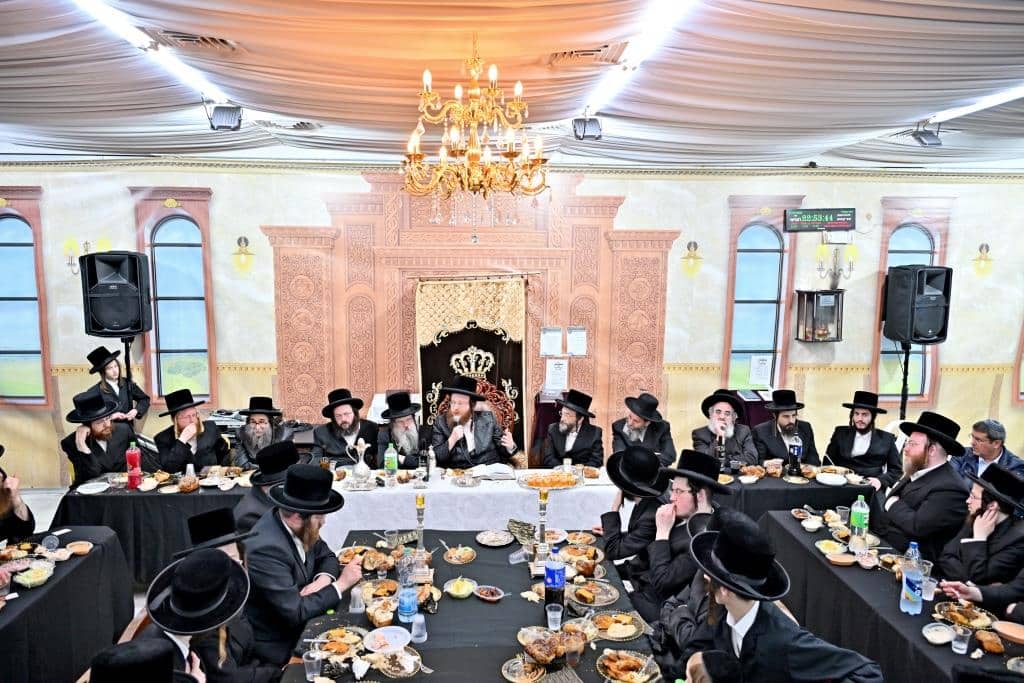 עריכת השולחן הטהור להילולת מרן האמרי יוסף מספינקא זיע"א