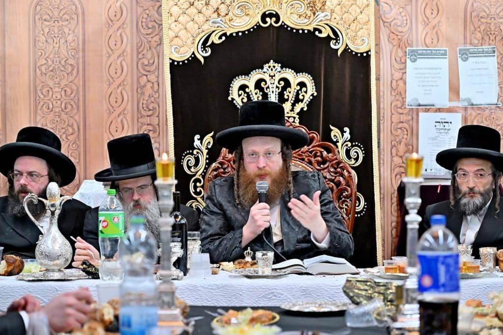 עריכת השולחן הטהור להילולת מרן האמרי יוסף מספינקא זיע"א