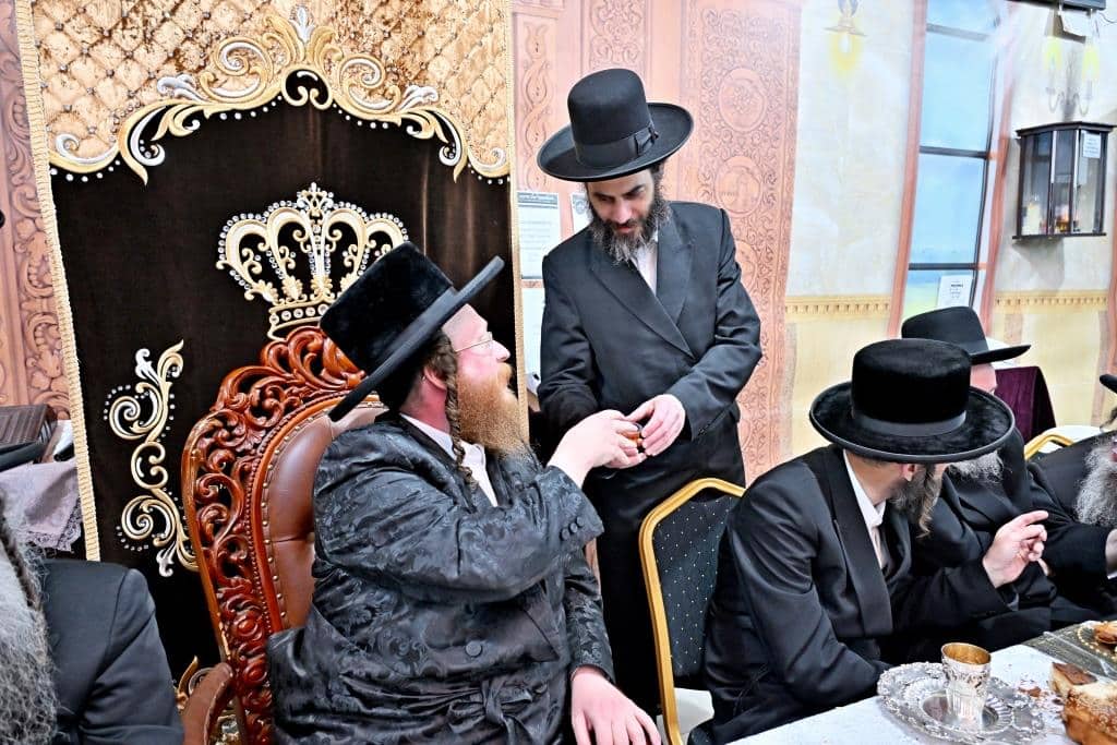 עריכת השולחן הטהור להילולת מרן האמרי יוסף מספינקא זיע"א