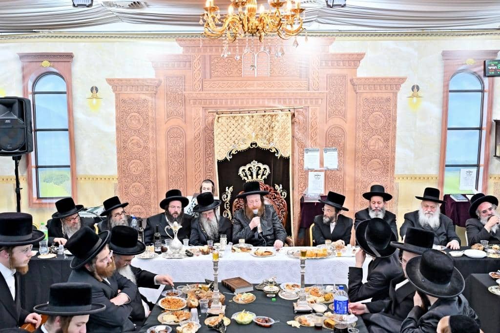 עריכת השולחן הטהור להילולת מרן האמרי יוסף מספינקא זיע"א