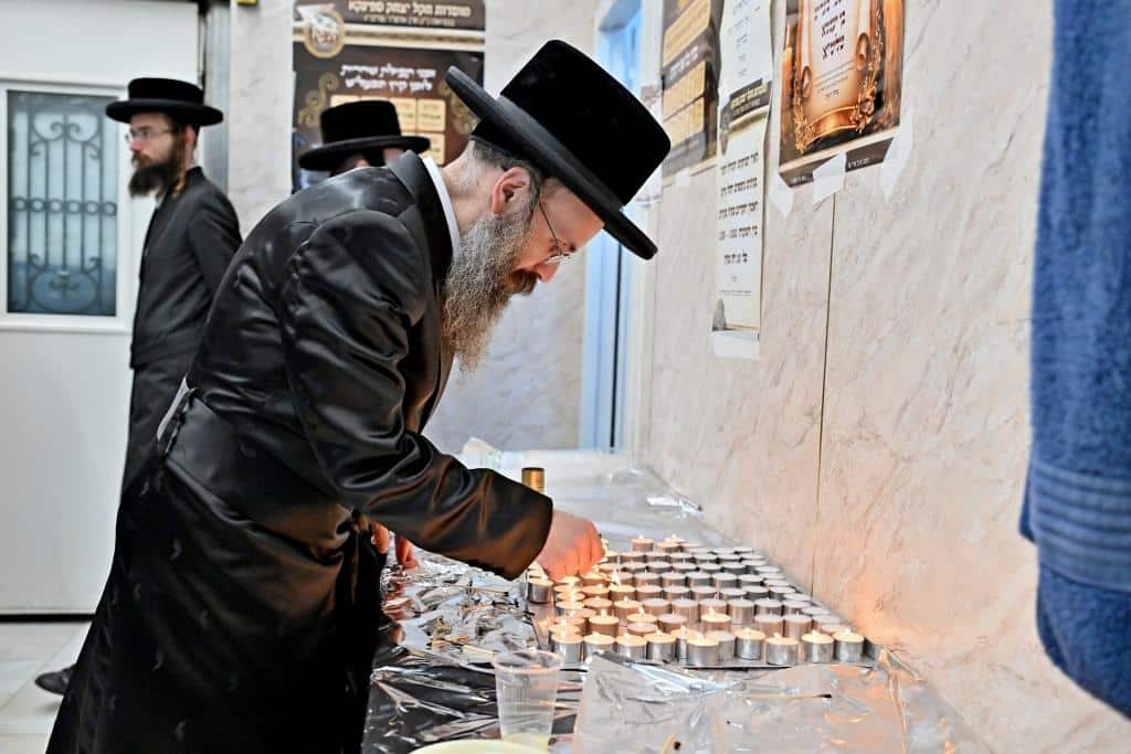 עריכת השולחן הטהור להילולת מרן האמרי יוסף מספינקא זיע"א