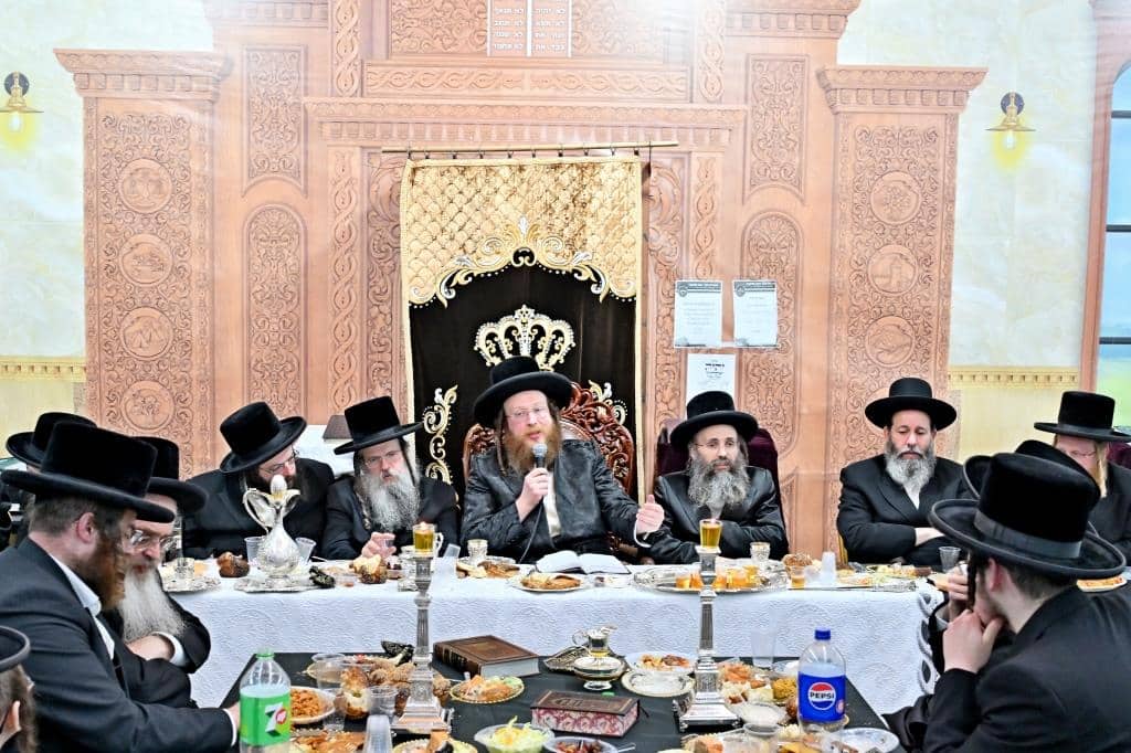 עריכת השולחן הטהור להילולת מרן האמרי יוסף מספינקא זיע"א