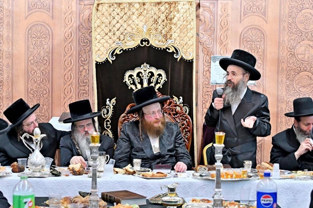 עריכת השולחן הטהור להילולת מרן האמרי יוסף מספינקא זיע"א