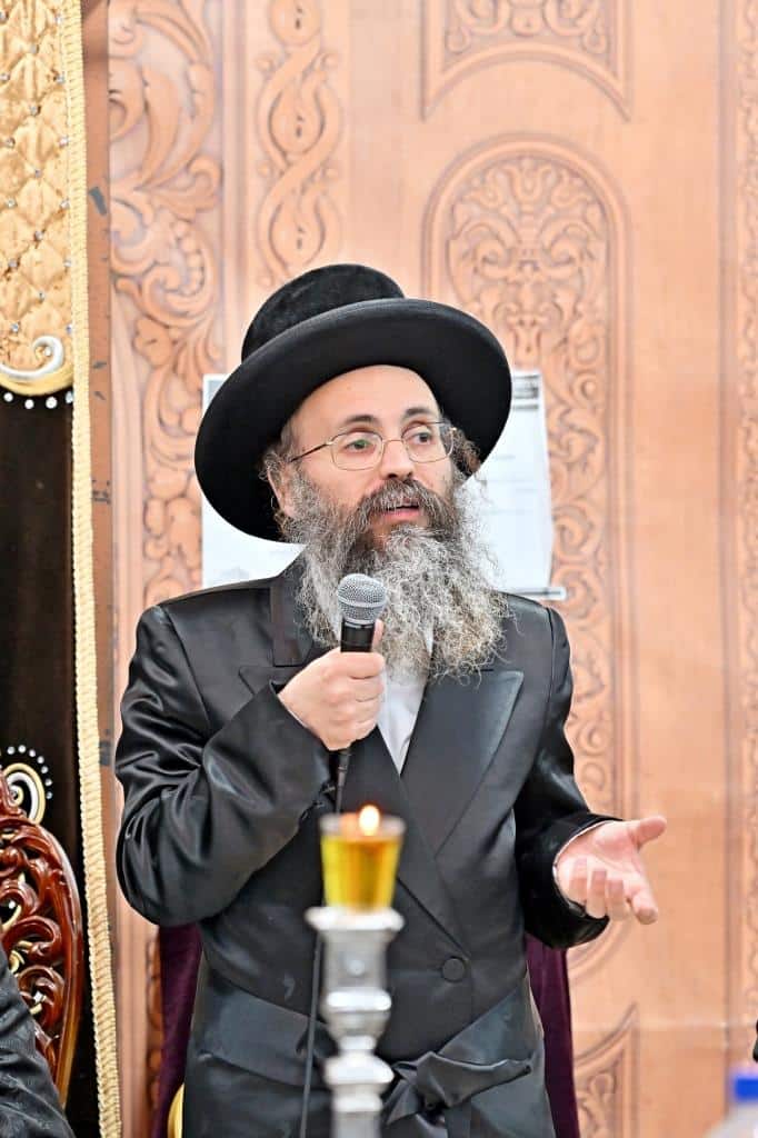 עריכת השולחן הטהור להילולת מרן האמרי יוסף מספינקא זיע"א