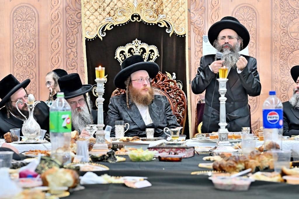 עריכת השולחן הטהור להילולת מרן האמרי יוסף מספינקא זיע"א