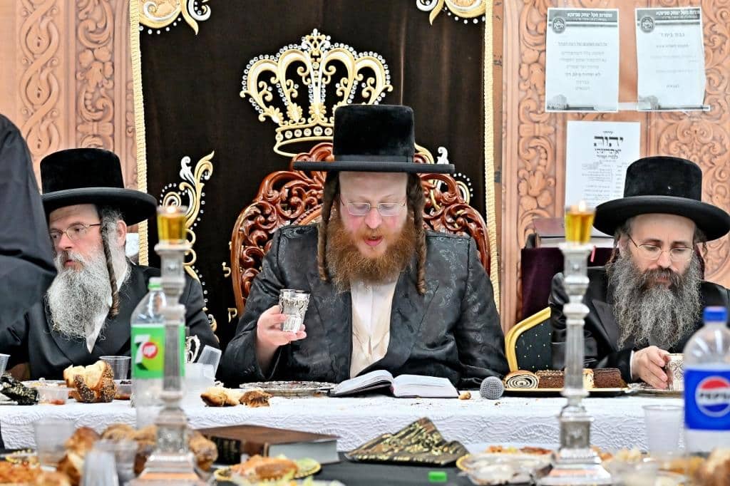 עריכת השולחן הטהור להילולת מרן האמרי יוסף מספינקא זיע"א