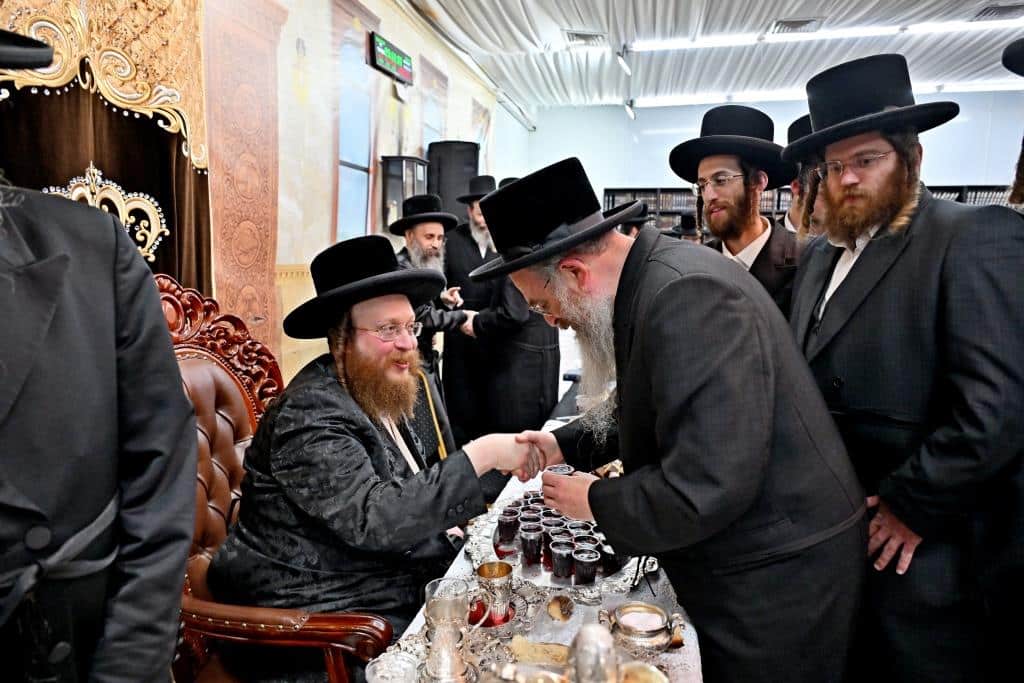 עריכת השולחן הטהור להילולת מרן האמרי יוסף מספינקא זיע"א