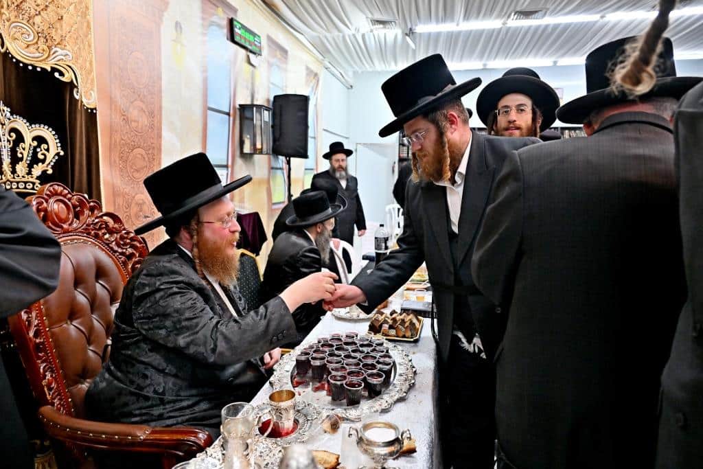 עריכת השולחן הטהור להילולת מרן האמרי יוסף מספינקא זיע"א