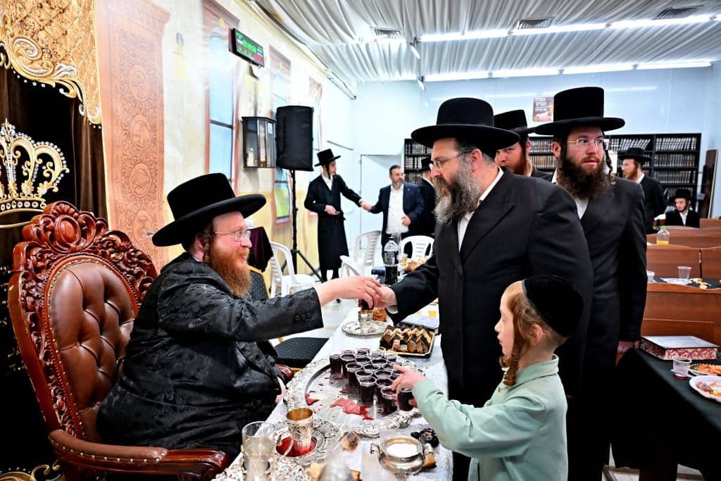 עריכת השולחן הטהור להילולת מרן האמרי יוסף מספינקא זיע"א