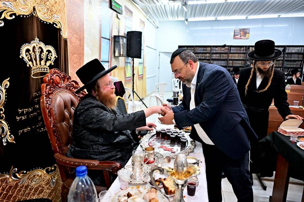 עריכת השולחן הטהור להילולת מרן האמרי יוסף מספינקא זיע"א