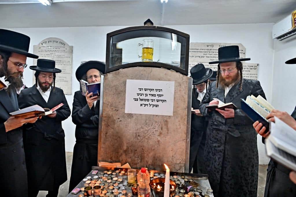 עריכת השולחן הטהור להילולת מרן האמרי יוסף מספינקא זיע"א