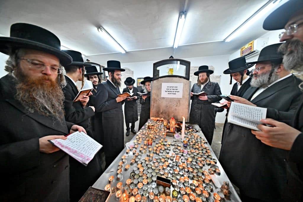 עריכת השולחן הטהור להילולת מרן האמרי יוסף מספינקא זיע"א