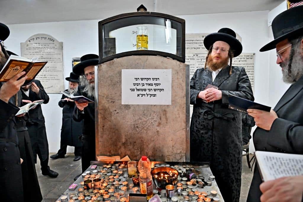 עריכת השולחן הטהור להילולת מרן האמרי יוסף מספינקא זיע"א