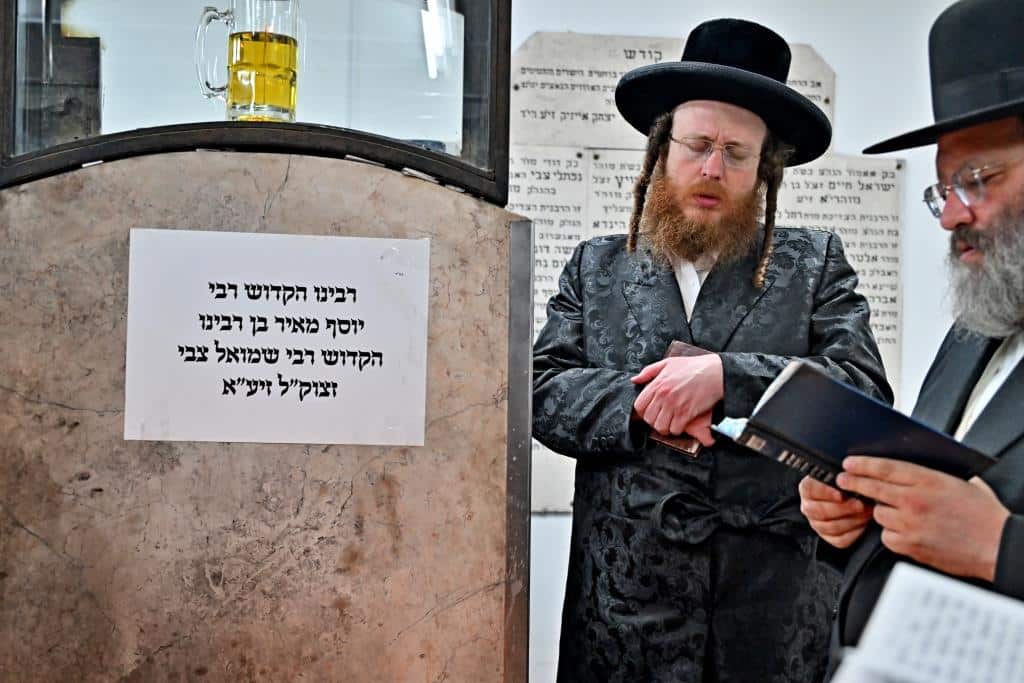 עריכת השולחן הטהור להילולת מרן האמרי יוסף מספינקא זיע"א