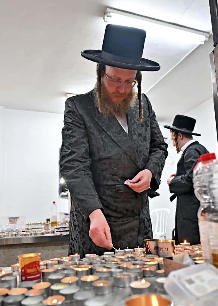 עריכת השולחן הטהור להילולת מרן האמרי יוסף מספינקא זיע"א