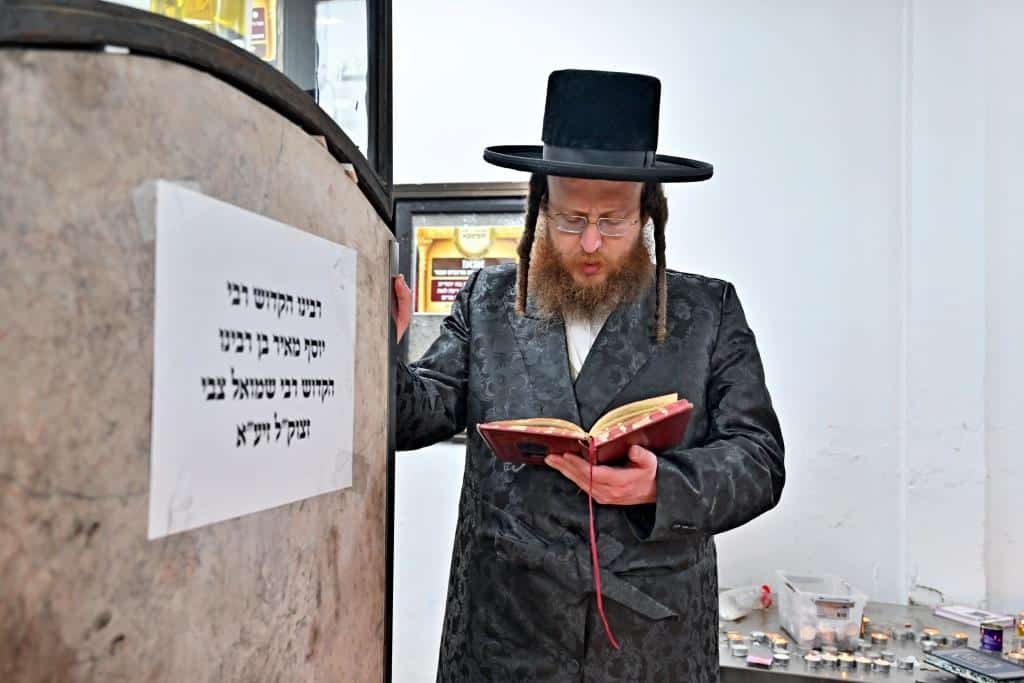 עריכת השולחן הטהור להילולת מרן האמרי יוסף מספינקא זיע"א