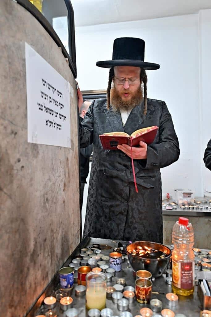 עריכת השולחן הטהור להילולת מרן האמרי יוסף מספינקא זיע"א