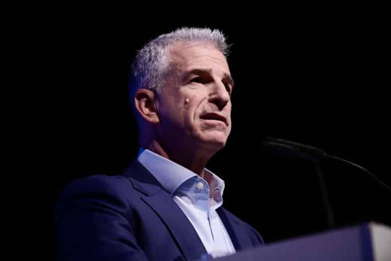 הוליד עכבר: ראש המוסד היוצא מטיל פצצה בפרשת 'קטארגייט'