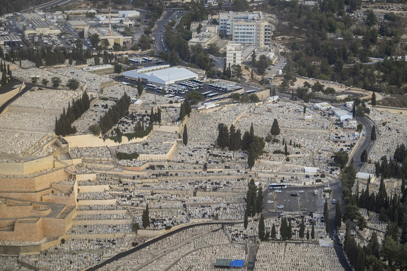 פוקדים את בית העלמין בערב ר"ה? זה מה שאתם צריכים לדעת