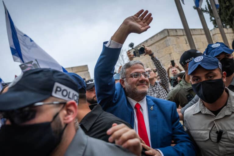 החלטה בהמתנה: כששופטי העליון חוצים כל גבול אפשרי